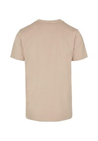 Beige színű pamut póló, rövid ujjú, kerek nyakkal, egyszerű kialakítással, sima textúrával, a hátán nincsenek látható logók vagy minták.