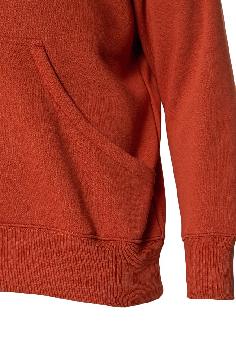 Rostfärgad sweatshirt med texturerad yta, som har en känguruficka och ribbade muddar och nederkant. Slät tyg, avslappnad design.