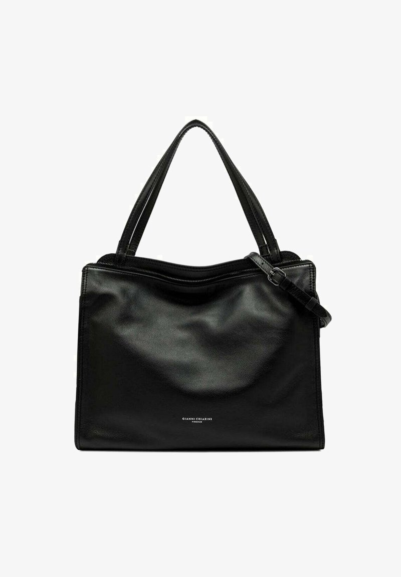 Borsa a mano in pelle nera con manici doppi, chiusura con zip e texture liscia. Caratterizzata da un branding discreto sul fronte. Design spazioso.