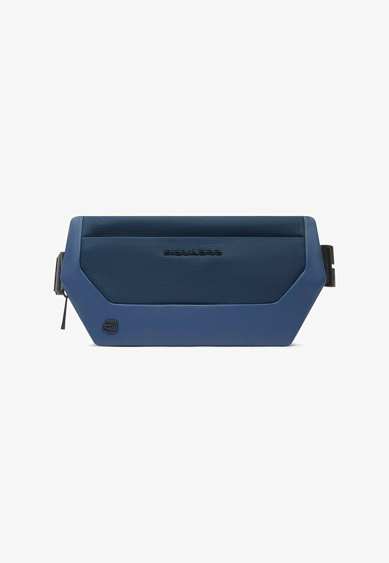 Borsa rettangolare blu con materiale texturizzato, caratterizzata da un design angolato, chiusura con cerniera e logo sulla parte anteriore. Tracolla regolabile inclusa.