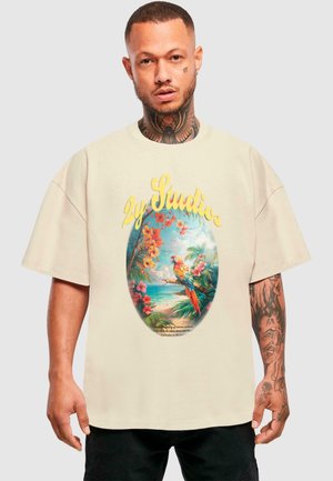PARADISE ULTRA - Print T-shirt - sand