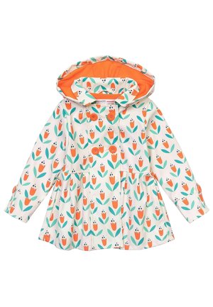 Dziecięcy płaszcz przeciwdeszczowy z kapturem z wzorem pomarańczowych tulipanów i zielonych liści, zapinany na dwa rzędy pomarańczowych guzików, z jasną pomarańczową podszewką kaptura.