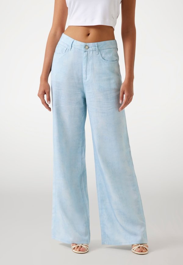 BELLFLOWER WIDE  - Flared Jeans - himmelblau