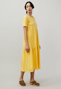 Odd Molly CAMELLIA - Jurk - pineapple yellow