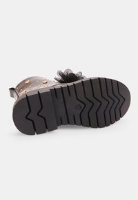 Bata Fűzős bokacsizmák - nero