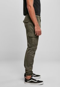 Urban Classics AOP GLENCHECK CARGO JOG PANTS - Cargobyxor - olive