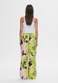 Selected Femme SLFHELINDA WIDE - Nohavice - lime green
