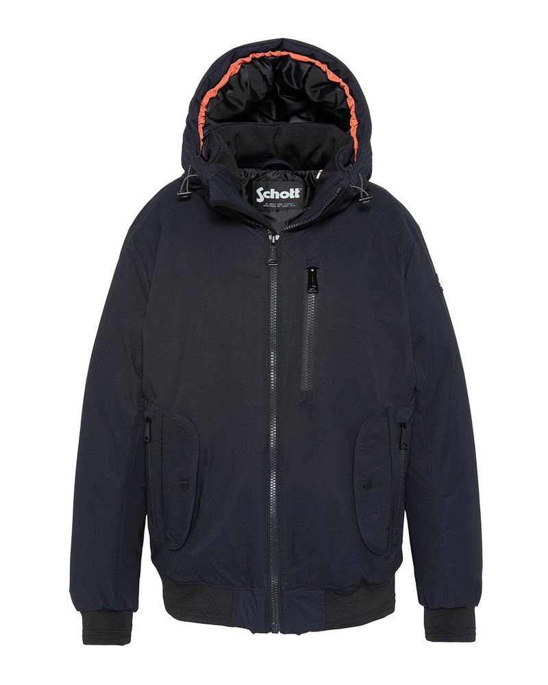 Navyblauwe geïsoleerde jas met een afneembare capuchon, oranje voering, twee zijzakken en een ritszak op de borst. Voorzien van ribgebreide manchetten.