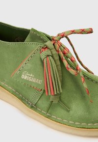 Clarks Originals DESERT TREK - Pantofi casual cu șiret - apple suede