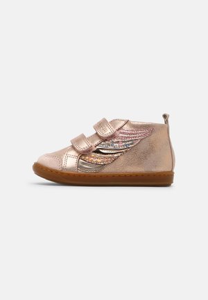BOUBA SCRATCH WING - Babyschoenen - nude/cooper/multi