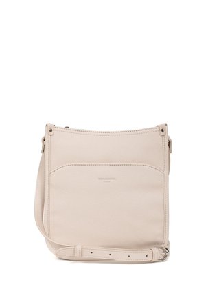 Borsa a tracolla in pelle beige con texture liscia, forma rettangolare, chiusura superiore con zip e tracolla regolabile; presenta una tasca anteriore a filetto.