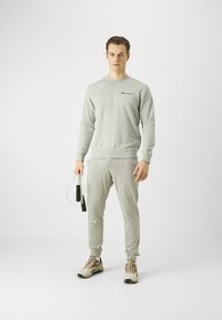 Champion ICON ELASTIC CUFF PANTS - Tepláky - grey melange