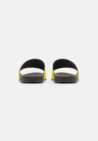 EA7 Emporio Armani UNISEX - Badesandaler - yellow fluo/black