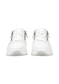 Sneaker bianchi in pelle con design con lacci e dettagli con zip sui lati, dotati di suola testurizzata per una maggiore aderenza.