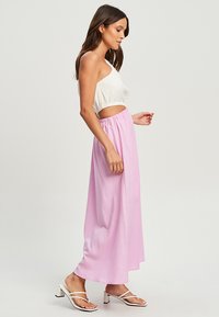 CALLI CAMELIA DRESS - Maksikleit - lilac white