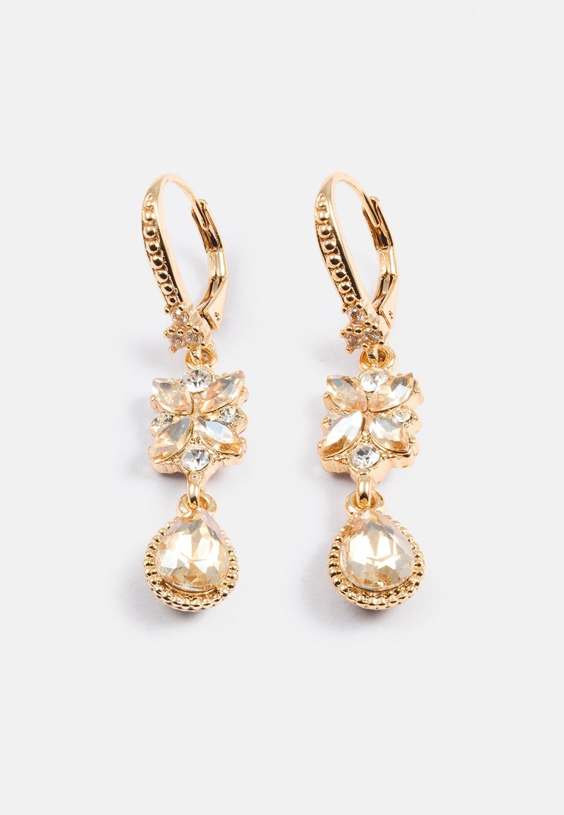 Χρυσά σκουλαρίκια με κρεμάστρα που διαθέτουν λουλουδάτους σχεδιασμούς με διαυγείς και ανοιχτούς κεχριμπαρένιους πολύτιμους λίθους, με γυάλινες λεπτομέρειες και σταγόνα κάτω.