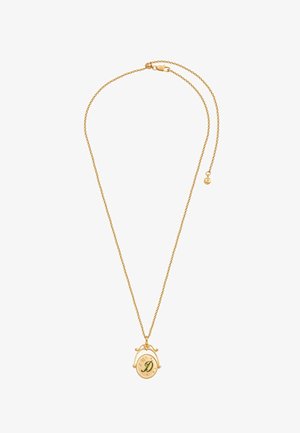 Gouden ketting met ovale medaillonhanger gegraveerd met een groene letter "D" en kleine decoratieve sterretjes op een witte achtergrond.