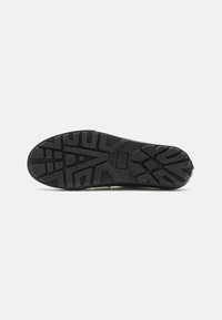 Vans STYLE 53 UNISEX - Sneakers - white/black