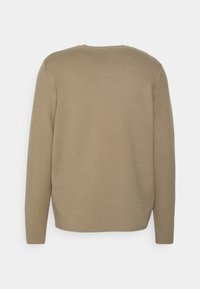 Maglione khaki con maniche lunghe, scollo rotondo e una superficie liscia. La parte posteriore è semplice, senza motivi o decorazioni visibili.