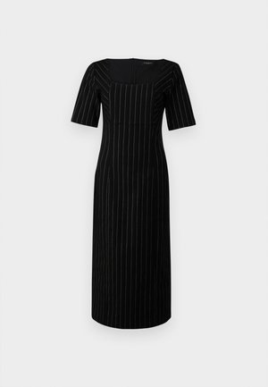 Čierne šaty s krátkymi rukávmi, štvorcovým výstrihom a vertikálnymi bielymi prúžkami. Strihované, po kolená, hladká textúra látky.