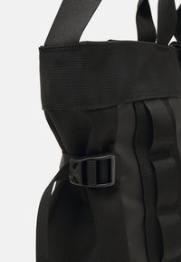 The North Face BASE CAMP - Hátizsák - black