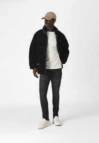 Tommy Jeans PUFFER  - Zimní bunda - black