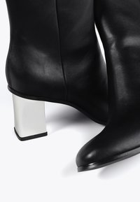 LOLA CASADEMUNT Klasične gležnjače - black