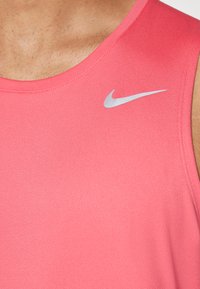 Nike Performance MILER TANK - Topper - aster pink/reflective silver
