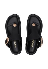 Sorte sandaler med en glat læderfinish, der har et T-strop design, en spænde i guld-tone og logo detaljer på indersålen.