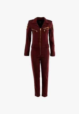 Mono burdeos con cuello, cremallera dorada y dos bolsillos frontales. Parche de texto "Schnitt NYC" y detalles de insignia en los hombros. Ajuste entallado.