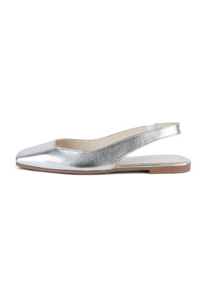 Hõbedane nahk slingback ballettsuss ümarate varvastega, sileda tekstuuriga ja minimalistliku disainiga. Omab pehmet sisemust ja madala profiiliga tallat.