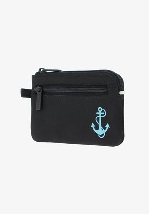 Pochette noire zippée avec poche avant et motif d'ancre bleu clair dans le coin inférieur droit, avec une petite boucle latérale.