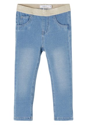Hellblaue Leggings für Kleinkinder mit elastischem beigen Bund, der ein dezentes Blumenmuster und vordere falsche Taschen aufweist.