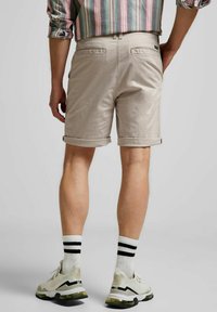 Street One MEN REGULAR FIT - Shorts - beige