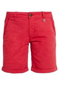 Pantalones cortos de algodón rojo con cierre de botón, puños enrollados y bolsillos laterales. Textura suave y diseño casual adecuados para el clima cálido.