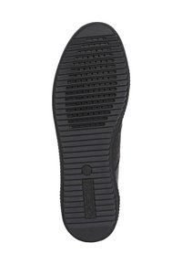 Suola in gomma nera con superficie testurizzata, caratterizzata da scanalature orizzontali e piccole perforazioni. Logo Geox impresso vicino al bordo.
