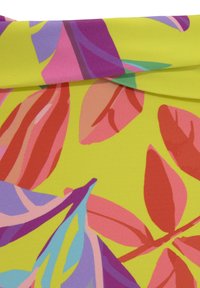Helle gelbe Stoff mit großen, abstrakten Blattmustern in Pink, Lila, Orange und Grün. Glatte Textur mit einem lebhaften Design.