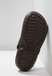 Crocs CLASSIC LINED - Tamancos - espresso/walnut