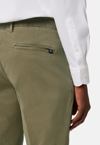 Boggi Milano Chino kalhoty - khaki