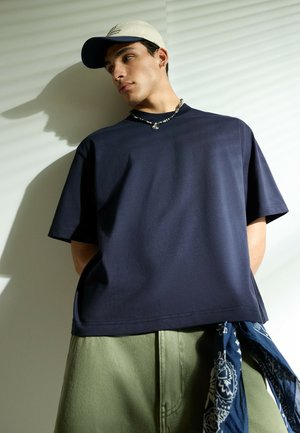 Bershka, BOXY SHORT SLEEVE - T-SHIRT 00077443 - T-Shirt basic - royal blue