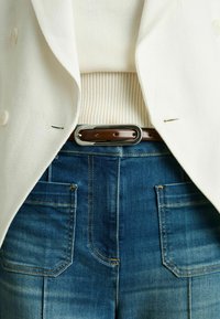 Reiss CHAYA THIN ELONGATED BUCKLE - Riem - tan