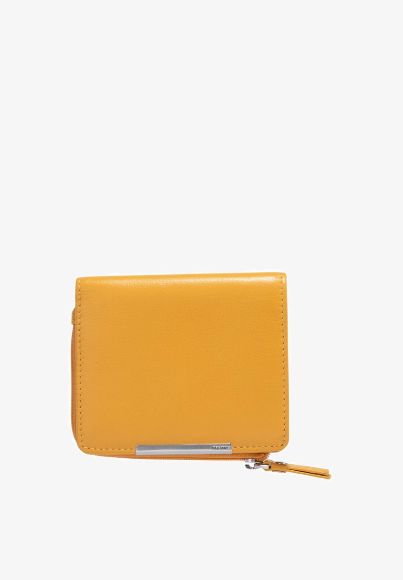 Gelbe Lederbörse mit glatter Oberfläche, rechteckiger Form, silbernen Hardware-Details und einem Reißverschlussverschluss. Verfügt über einen dezenten Logo-Akzent.
