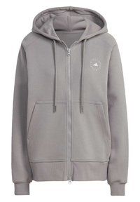 Sudadera gris con cremallera, hecha de tela suave, con bolsillo frontal, capucha con cordón y detalle de logo impreso en el pecho.