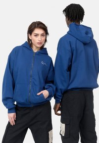Karl Kani CHEST SIGNATURE ESSENTIAL ZIP HOODIE UNISEX - Majica s kapuljačom i patentnim zatvaračem - blue