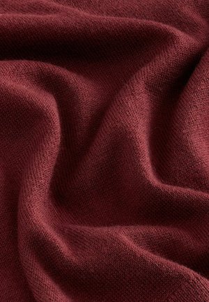 Tessuto lavorato a maglia borgogna con una trama morbida, dotato di una superficie liscia e leggermente elasticizzata, con sottili variazioni di colore e tessitura.