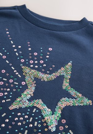Felpa blu navy con una grande stella realizzata con paillettes multicolori, tra cui accenti rosa, verde e olografici.