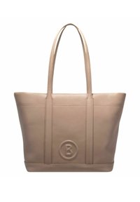 Sac fourre-tout en cuir beige avec deux longues poignées, arborant un logo en creux à l'avant et des accents de couture verticale. Texture lisse.