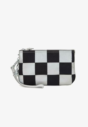 Sort og sølvternet stofpose med lynlåslukning, håndledsrem og lille dekorativ charm. Glat tekstur med kontrasterende mønstre.