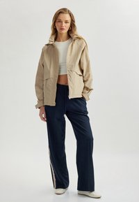 Koton HIDDEN HOODED - Veste légère - beige