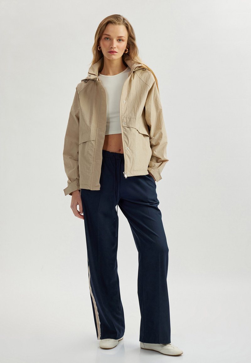 Koton HIDDEN HOODED - Veste légère - beige